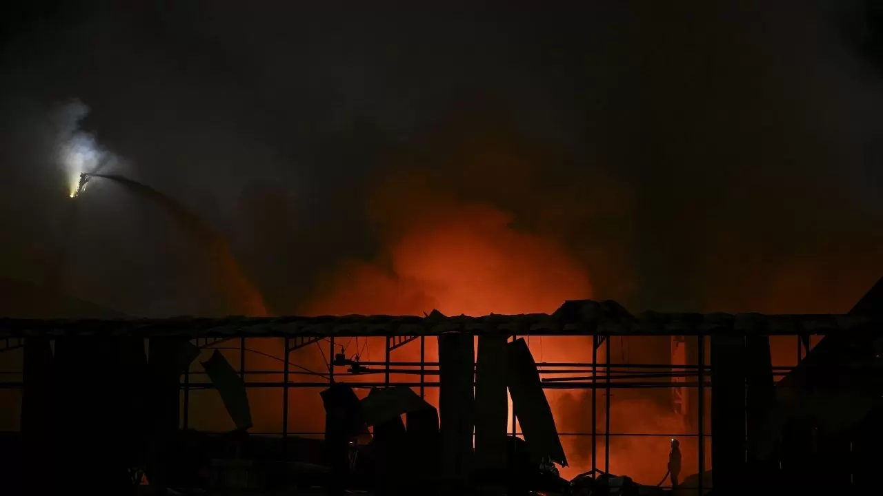 Ankara Sincan’da korkutan yangın: İlaç fabrikası 5 saatte söndürüldü 1