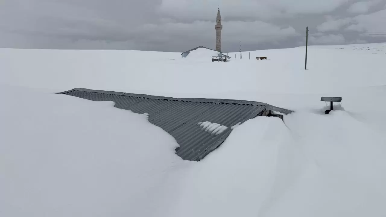 2 bin 580 rakımlı Bülbülan Yaylası kara gömüldü! 9