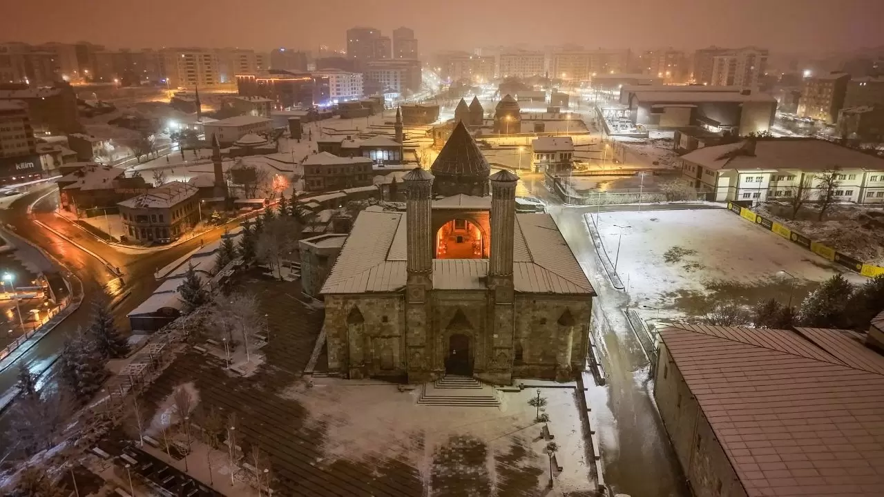 Erzurum’da nisan ortasında kış manzarası 5