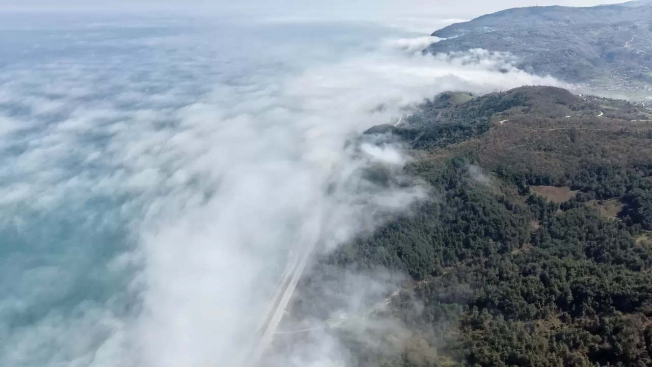 Karadeniz sahilinde kartpostallık görüntüler: Sis bulutu dronla kaydedildi 3