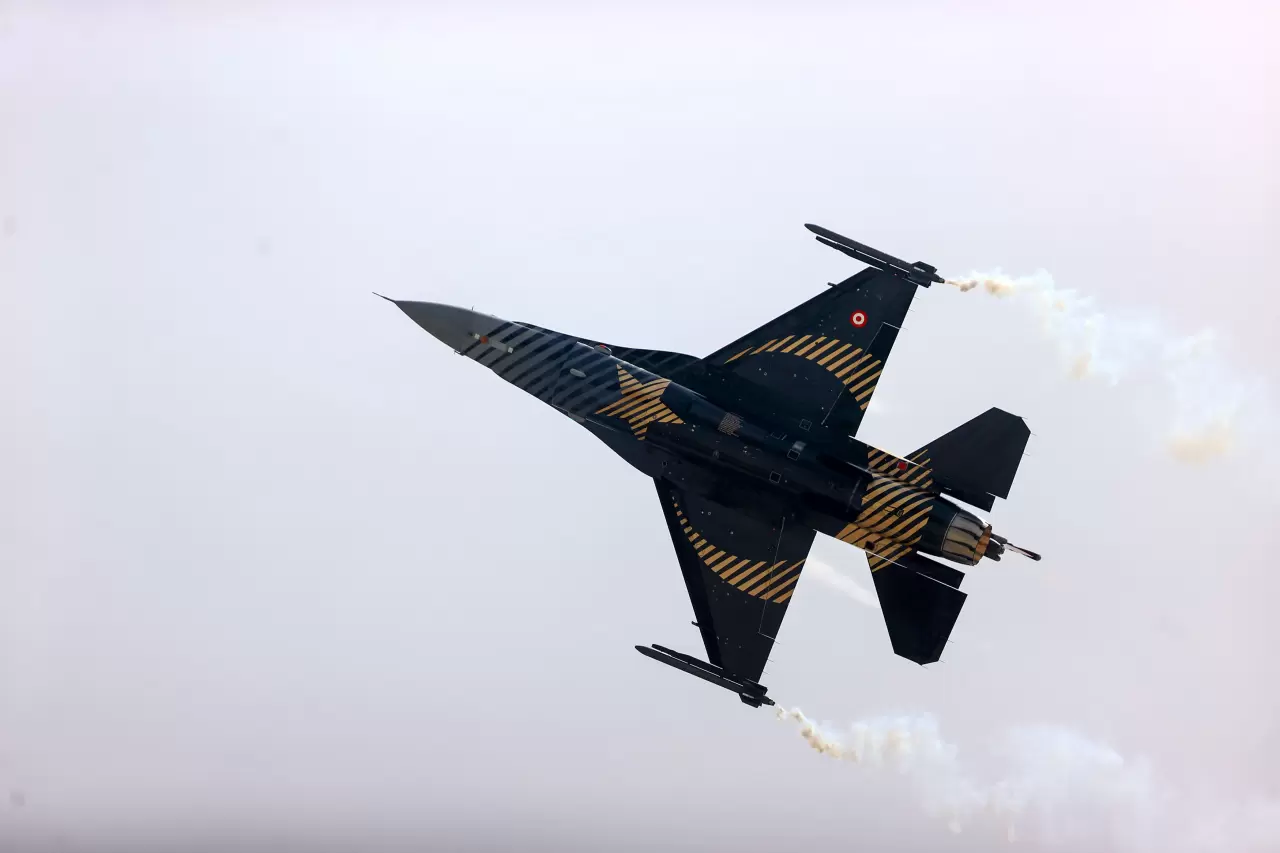 SOLOTÜRK’ten tarihi uçuş: İki uçakla 15. yıl kutlaması nefes kesti 8