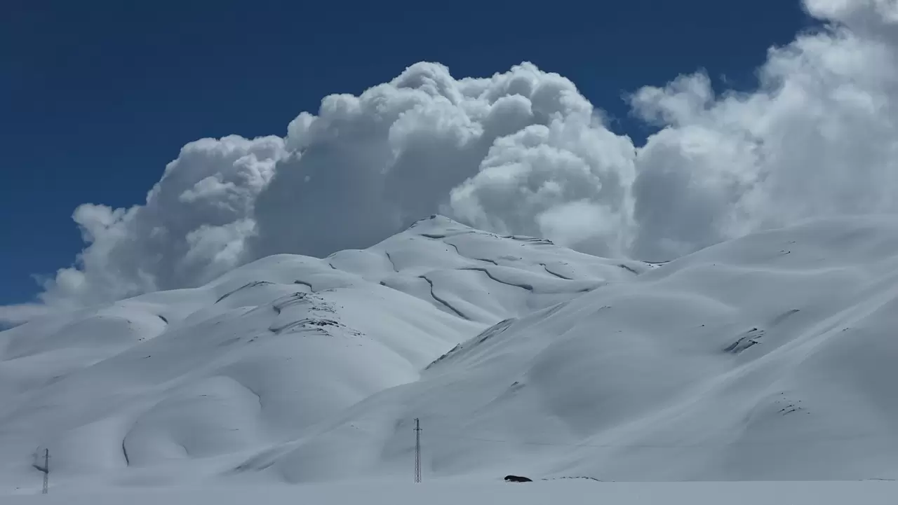 Karabet Geçidi ve yüksek dağlar kartpostallık görüntüler sundu 6