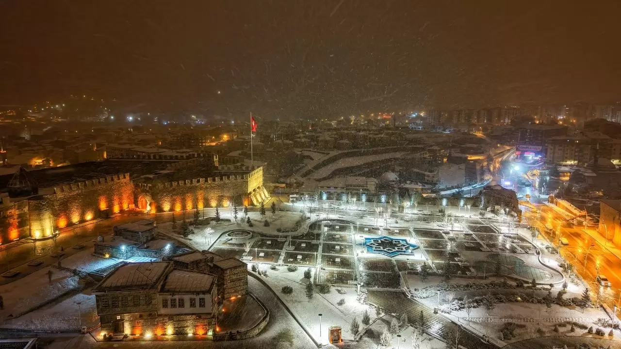 Erzurum’da nisan ortasında kış manzarası 2