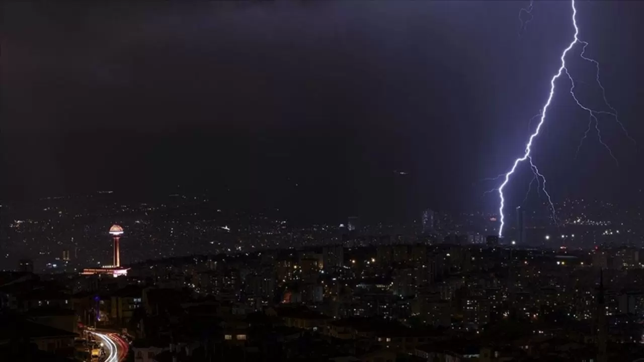 Meteoroloji'den şiddetli yağış ve çığ uyarısı! Bugün hava nasıl olacak? 3