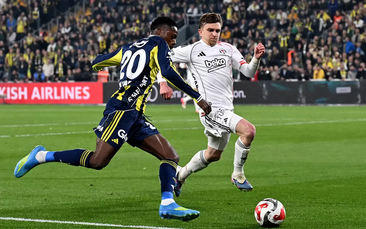 Fenerbahçe - Beşiktaş derbi maçına damga vuran anlar 17