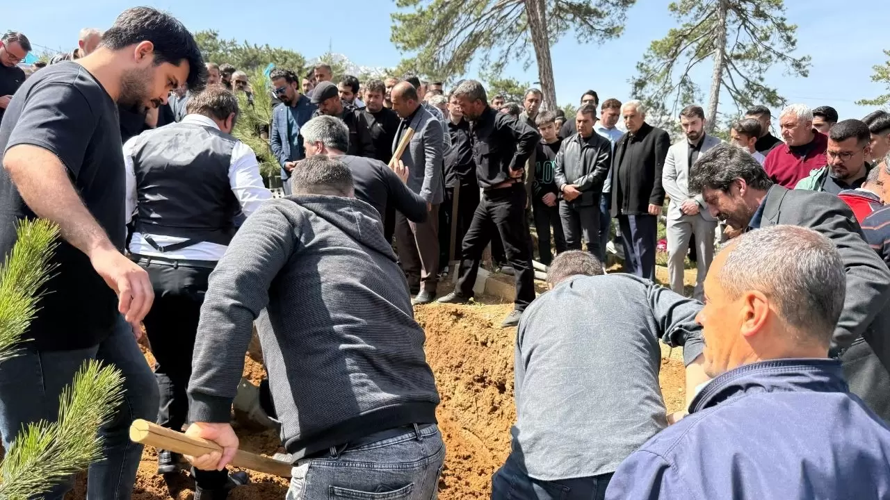 Ayla öğretmen’in eşinden yürek yakan veda 5