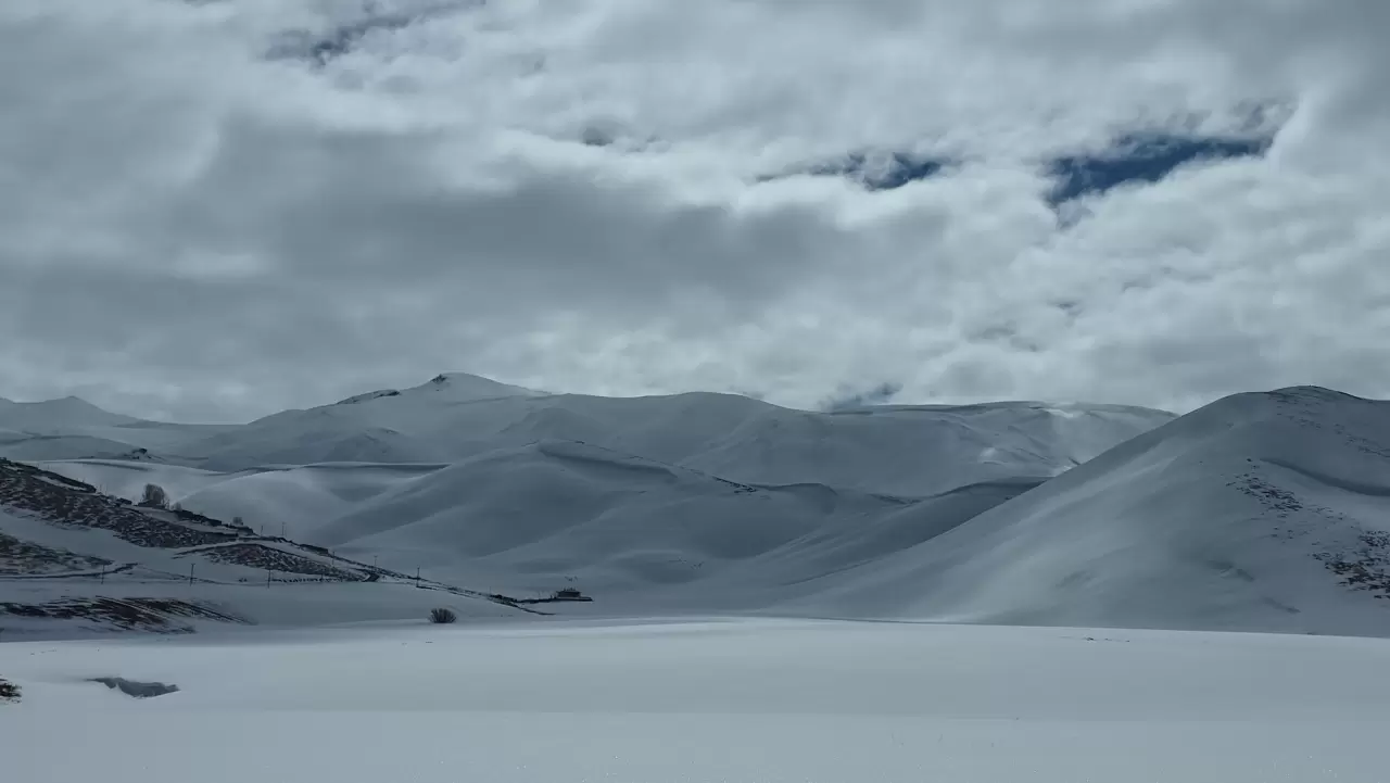 Karabet Geçidi ve yüksek dağlar kartpostallık görüntüler sundu 8