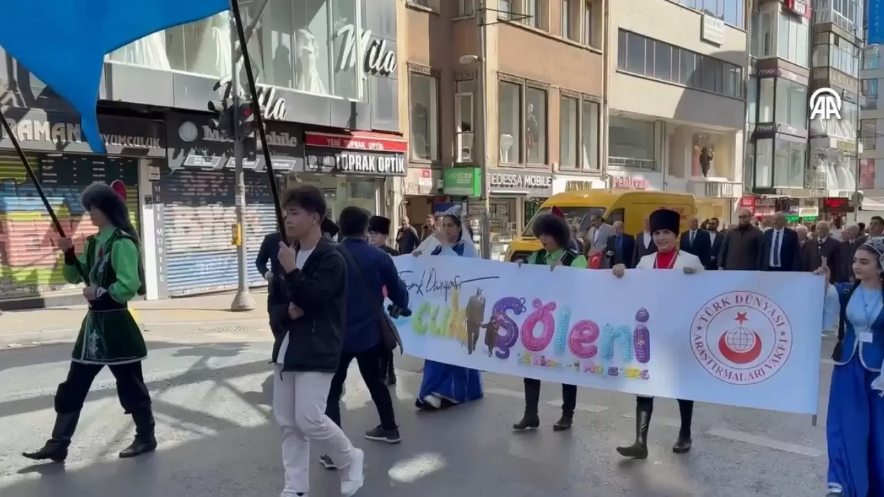 İstanbul’da Türk Dünyası rüzgarı! 14 farklı bölgeden 250 çocuk Kadıköy’ü renklendirdi 14