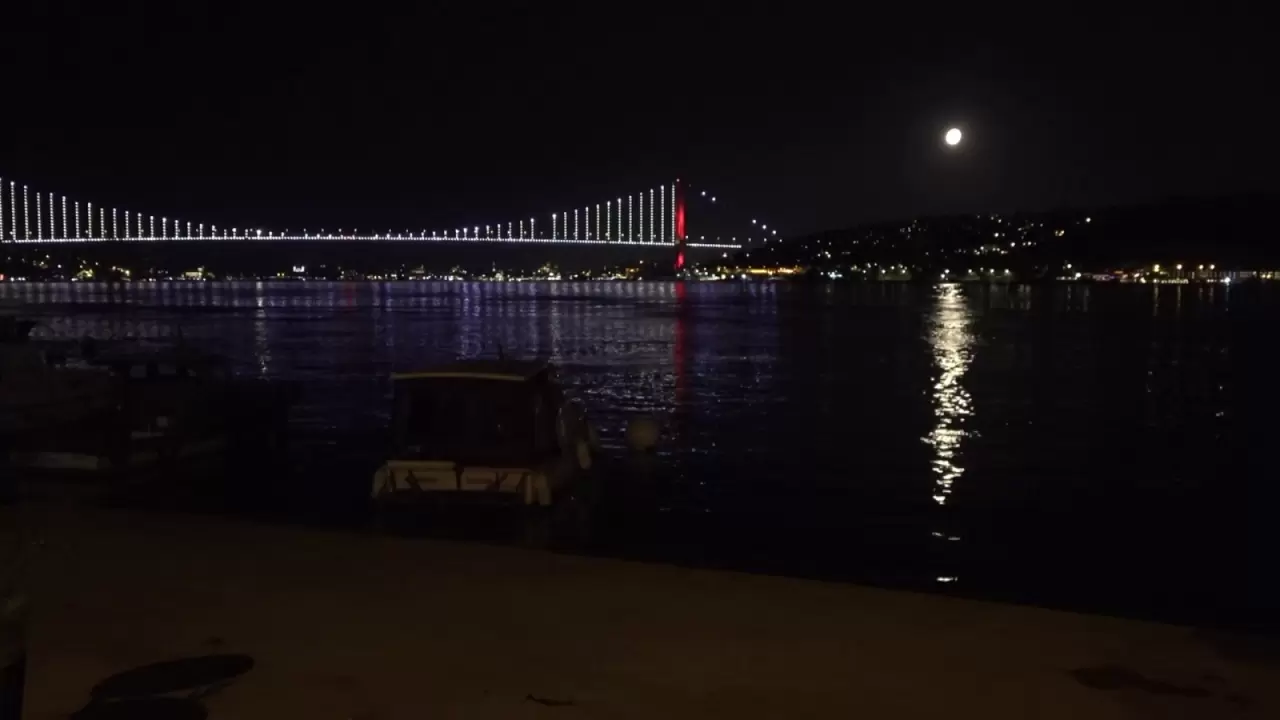 İstanbul'da büyüleyen gece! Dolunay ve yakamoz Boğaz’ı aydınlattı 4