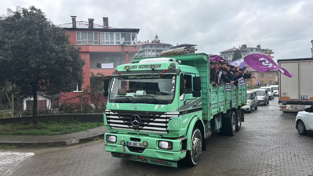 TFF 3. Lig’de haftanın en ilginç taraftar görüntüleri Hopa’dan geldi 5