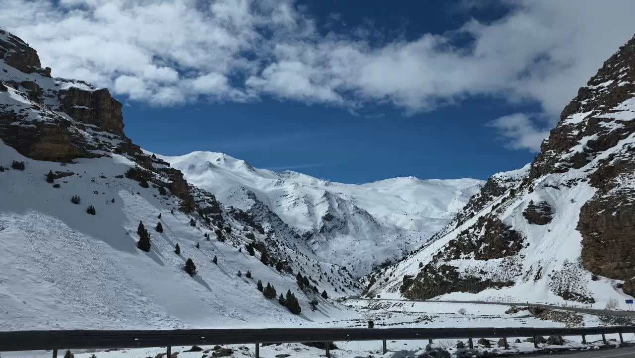 Karabet Geçidi ve yüksek dağlar kartpostallık görüntüler sundu 5