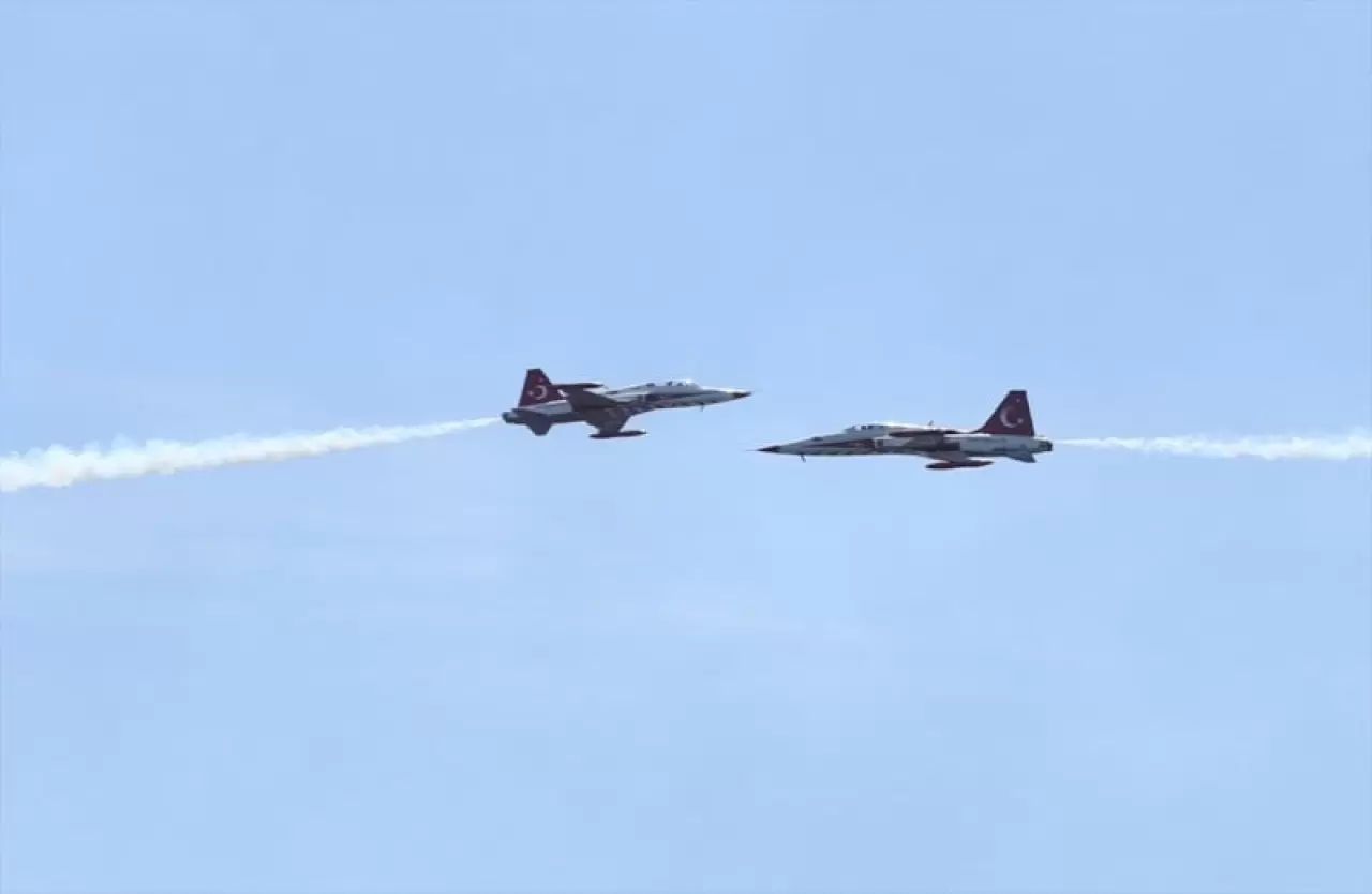 Türk Yıldızları’ndan 111. Yıl selamı 8