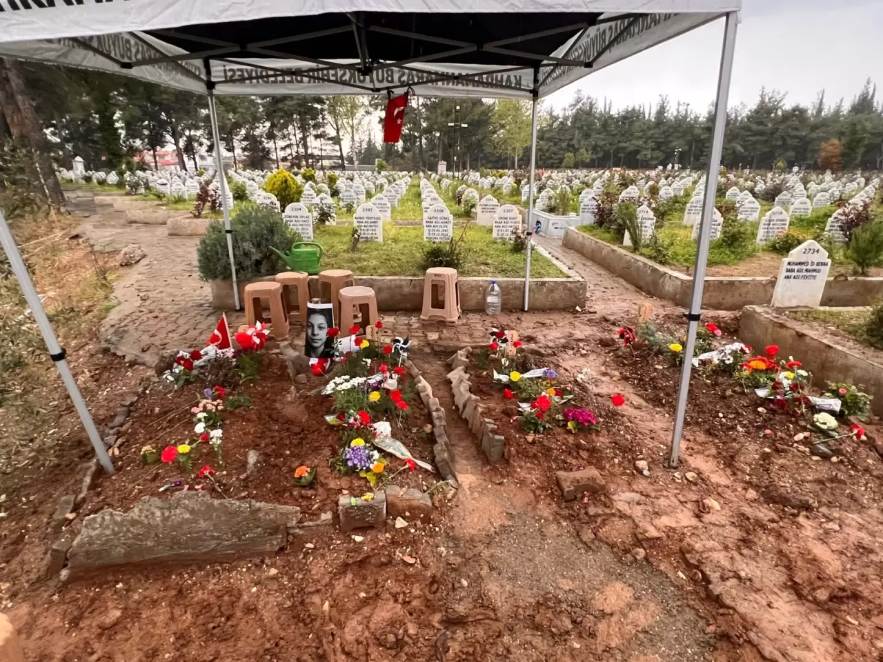 Kahramanmaraş saldırısında ölen öğrencilerin mezarlarına yürek yakan notlar 2