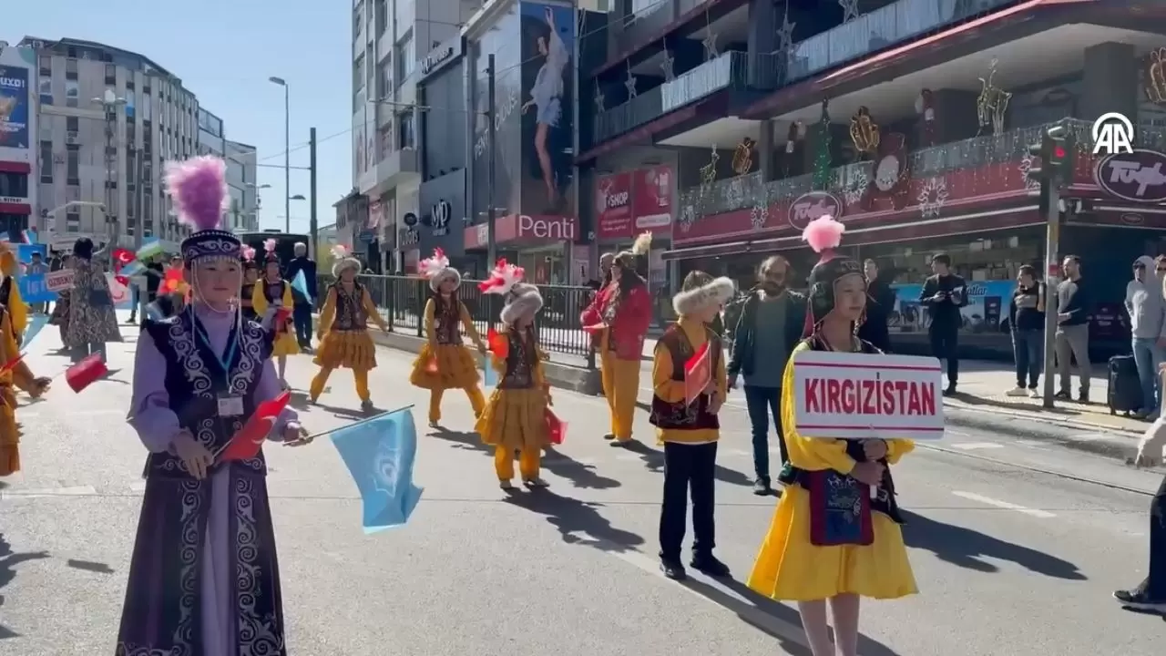 İstanbul’da Türk Dünyası rüzgarı! 14 farklı bölgeden 250 çocuk Kadıköy’ü renklendirdi 9