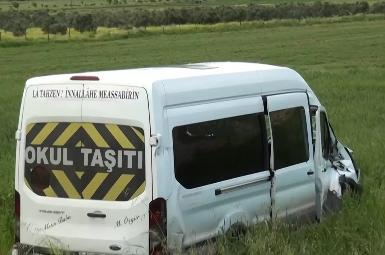 Gaziantep’te korkunç kaza! Ortaokul öğrencilerini taşıyan servis trenle çarpıştı 3
