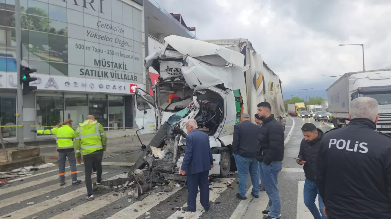 58 yaşındaki sürücü olay yerinde can verdi! 1