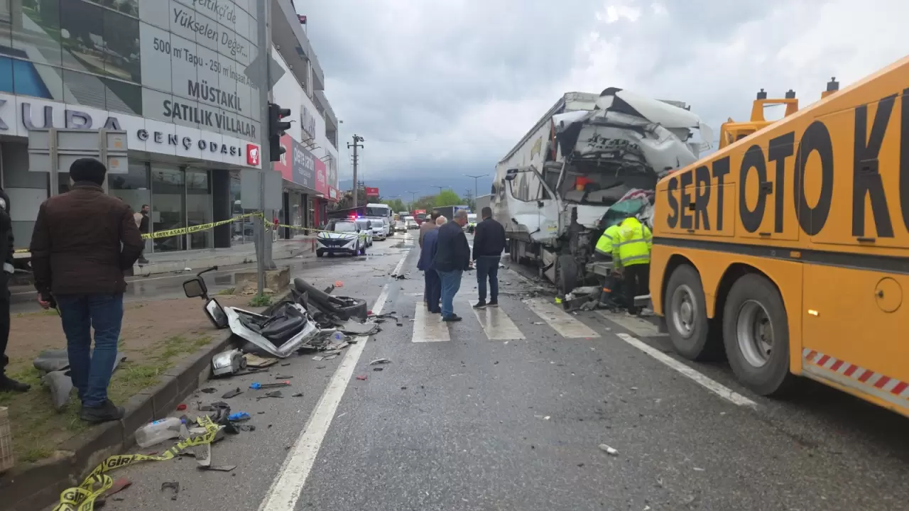 58 yaşındaki sürücü olay yerinde can verdi! 6