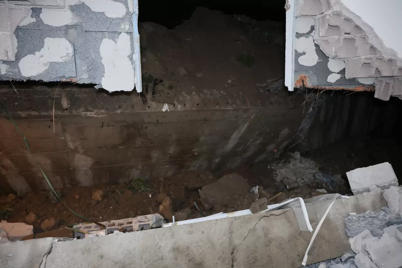 Nevşehir'de sabaha karşı dehşet! 'Yıldırım düştü sandık, istinat duvarı evimize girdi' 9