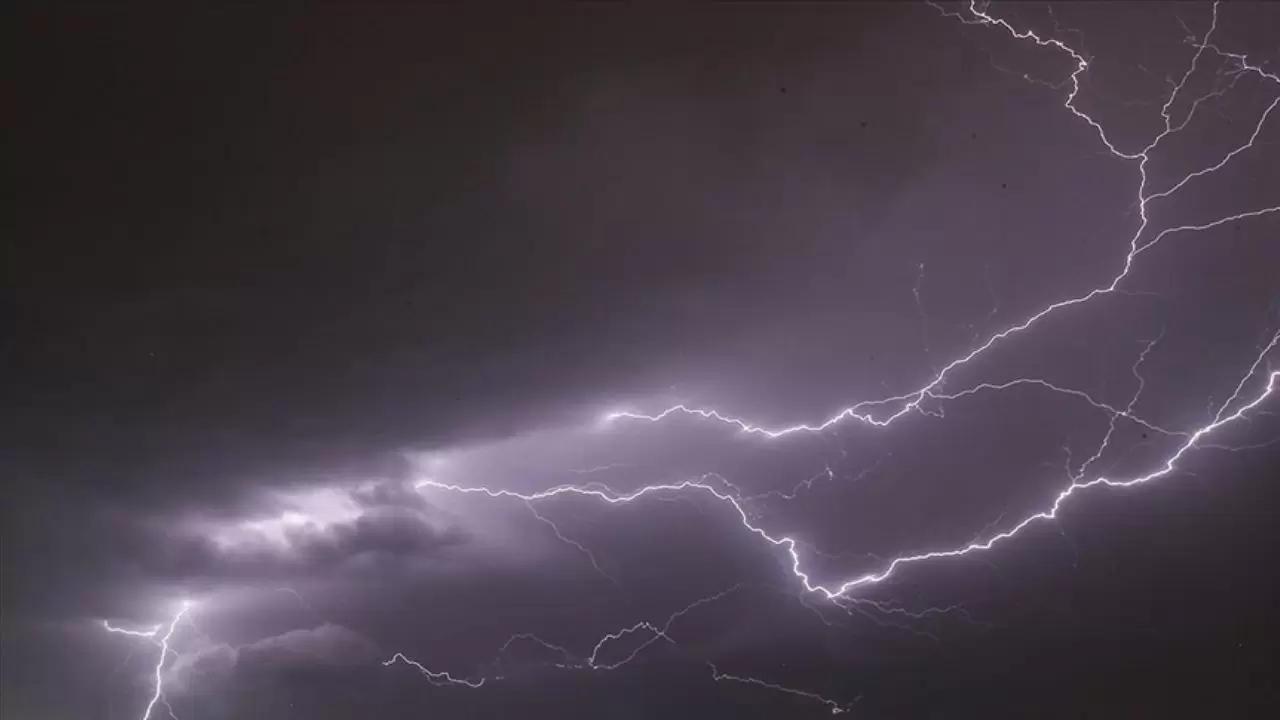 Meteoroloji’den 'kuvvetli' uyarı! Bugün dışarı çıkacaklar dikkat: Sağanak ve gök gürültüsü hangi illeri vuracak? 2
