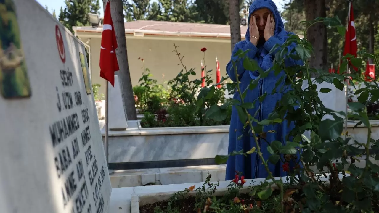 Şehitlikte bayram ibadeti sırasında yürek dağlayan sözler! 5