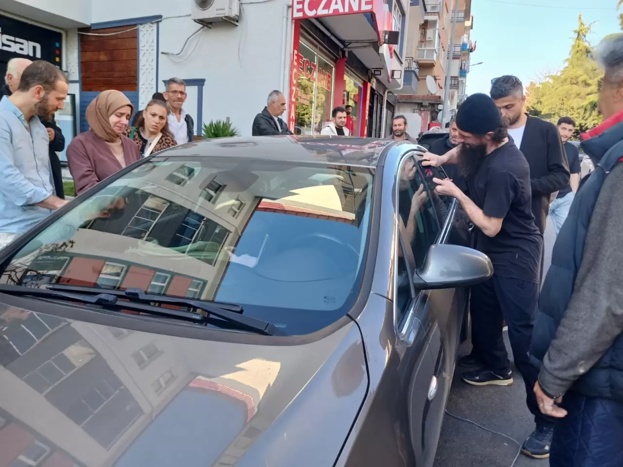 Trabzon’da korku dolu yarım saat! Anahtarı içeride unuttu, 3 aylık bebeği mahsur kaldı: Annenin feryadı yürek dağladı! 1