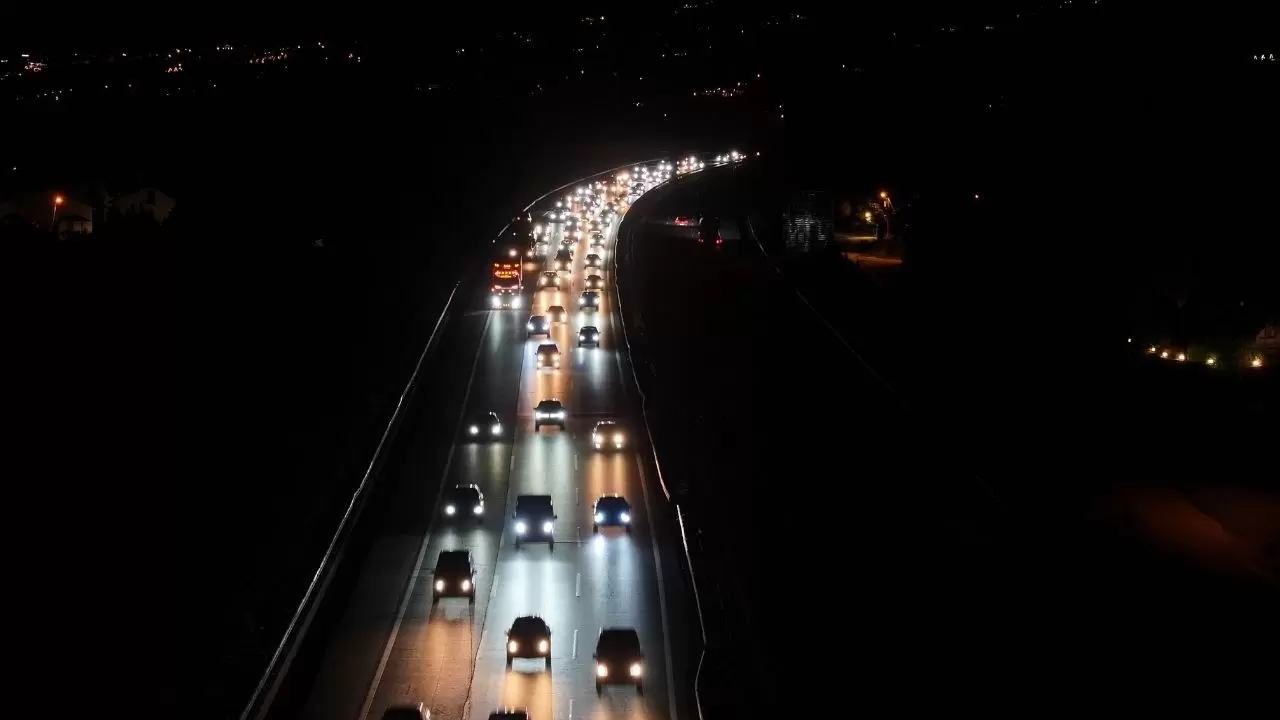 Anadolu Otoyolu'nda bayram dönüşü yoğunluğu başladı! 4