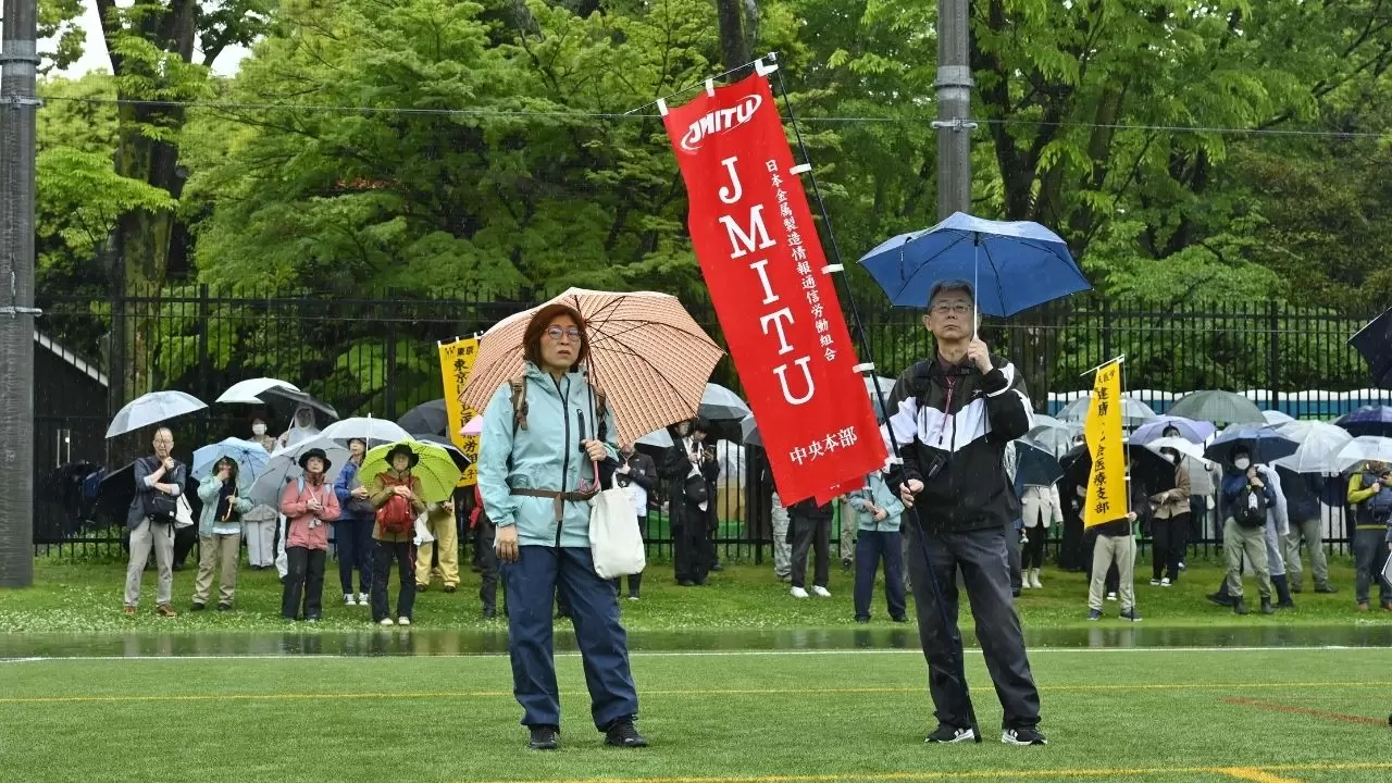 Tokyo sokakları sırılsıklam ama kararlı! 97. May Day mitinginde binlerin sesi yükseldi! 5