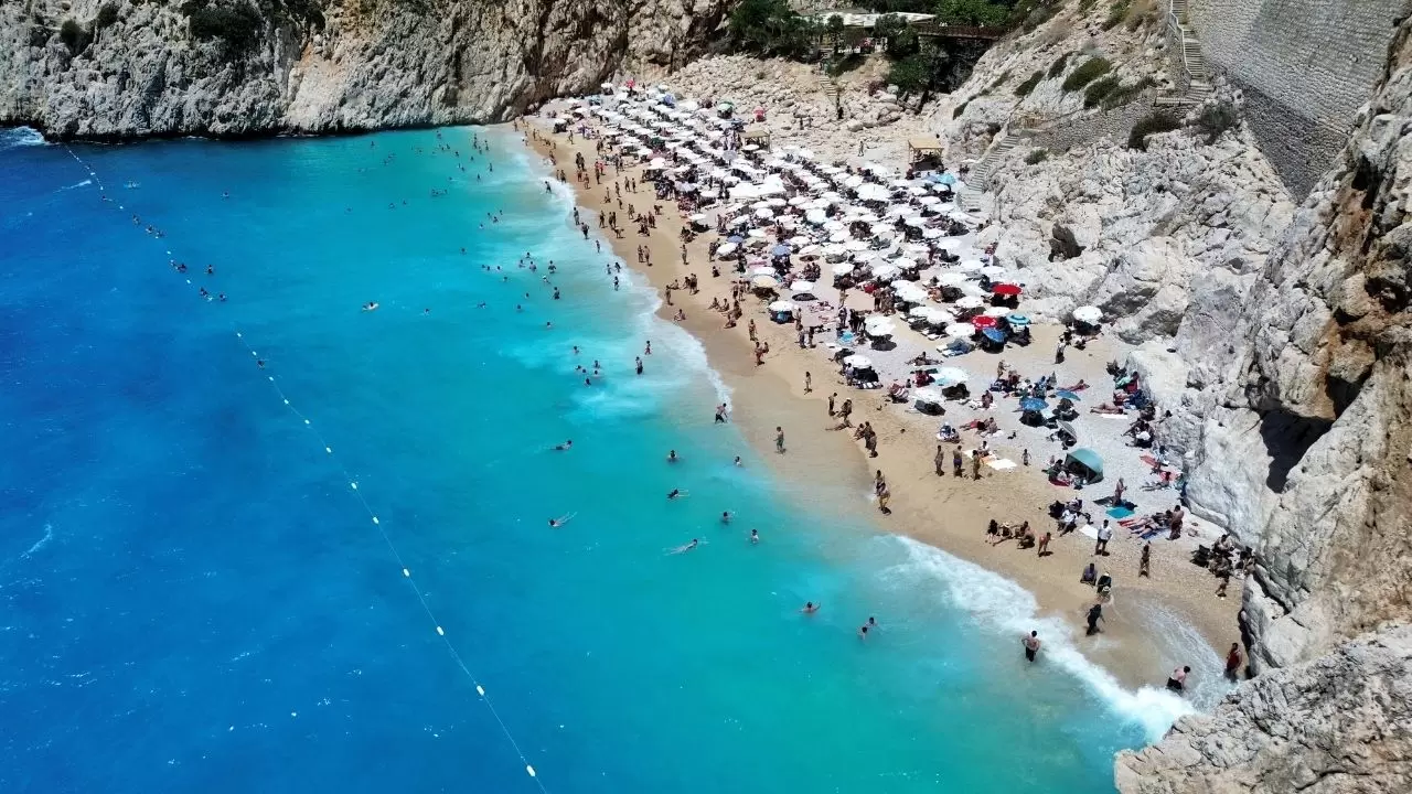 Turkuaz cennet Avrupa'nın en iyi 10 plajı arasına girdi! Listede Türkiye'den tek isim... 16