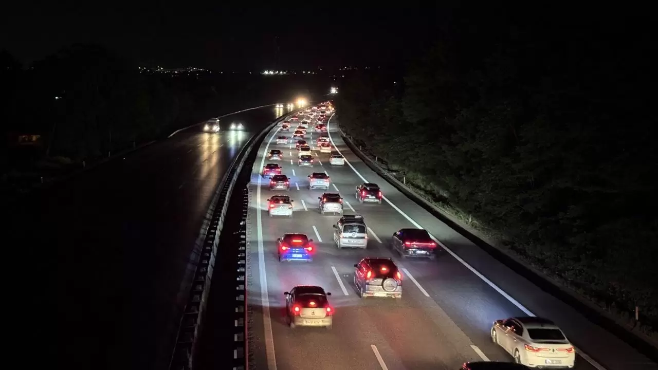 Anadolu Otoyolu'nda bayram dönüşü yoğunluğu başladı! 2