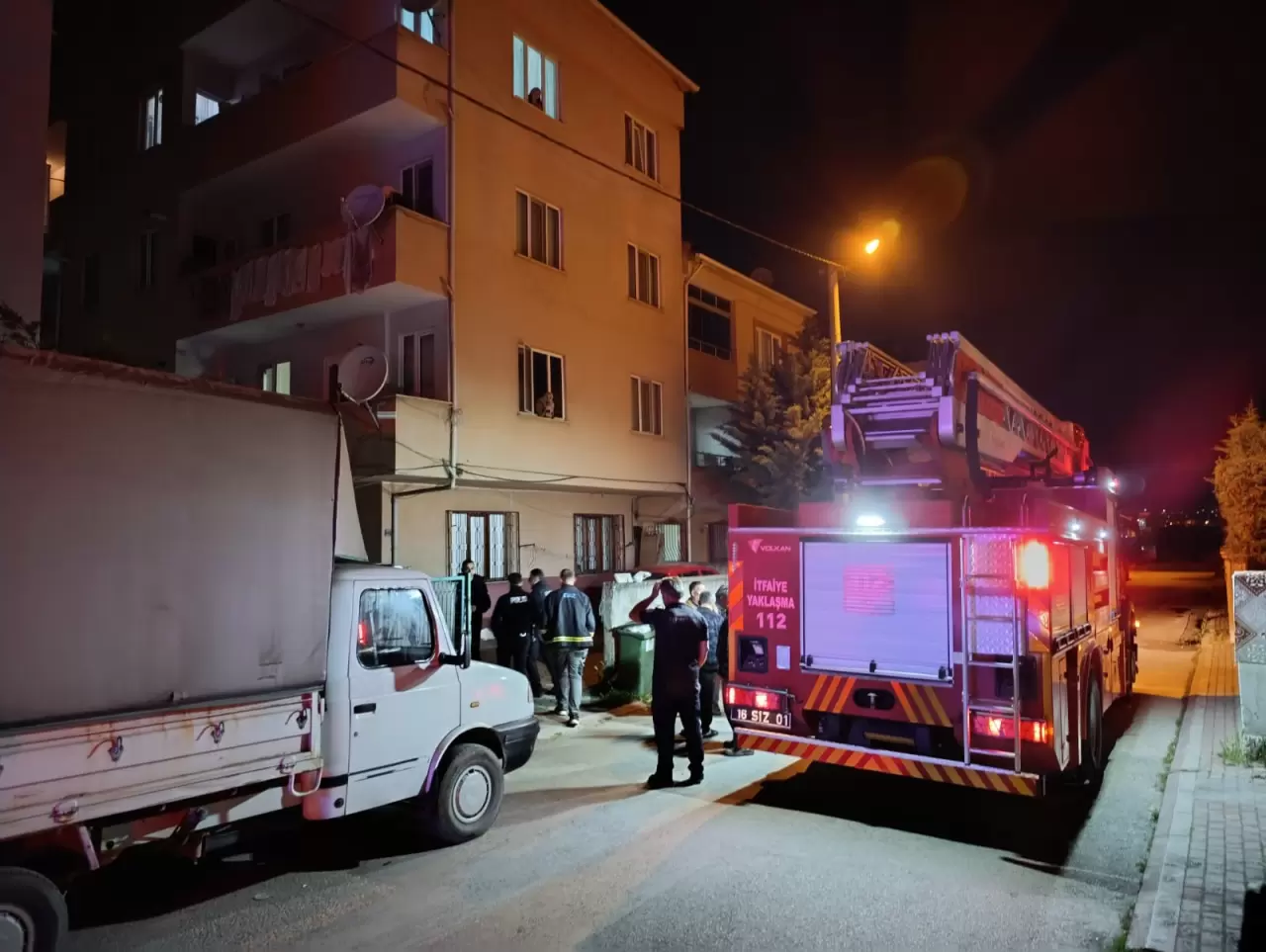 Eski eşinin evine molotof atıp yaktı, doğalgaz kombisi patladı! 4