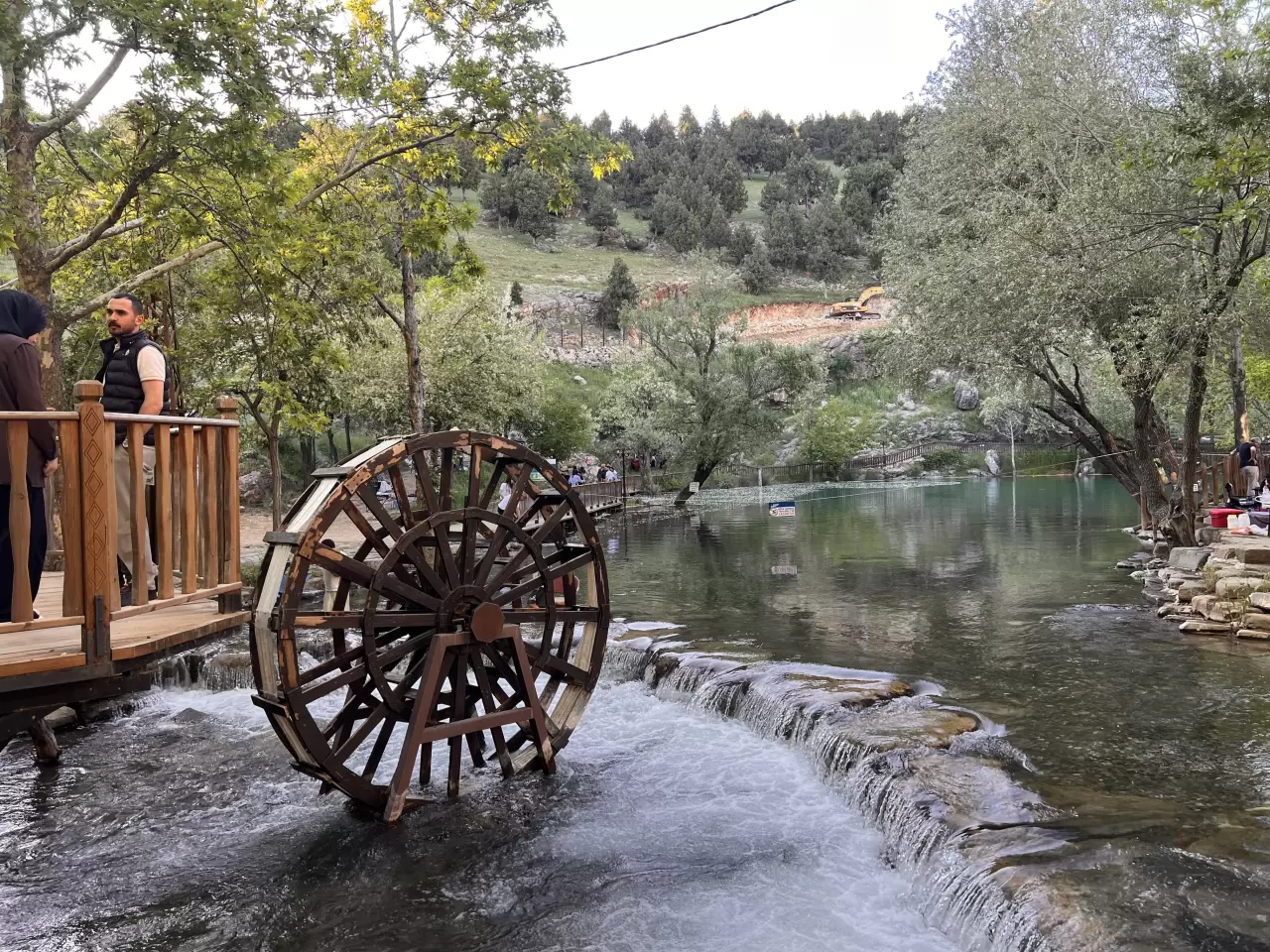 Renginin sırrı çözülemedi! Kahramanmaraş'ın gözdesi Yeşilgöz ziyaretçi akınına uğruyor 4