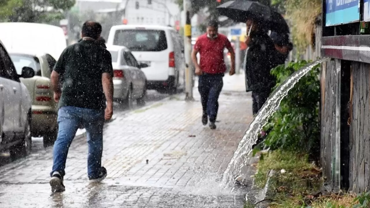 Marmara'da şiddetli sağanak, Ege'de kar sürprizi! İşte 4 Mayıs 2026 il il hava durumu raporu! 4