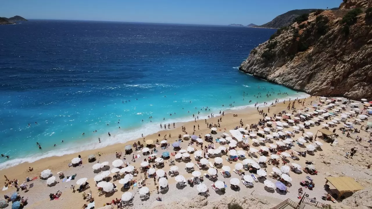 Turkuaz cennet Avrupa'nın en iyi 10 plajı arasına girdi! Listede Türkiye'den tek isim... 11