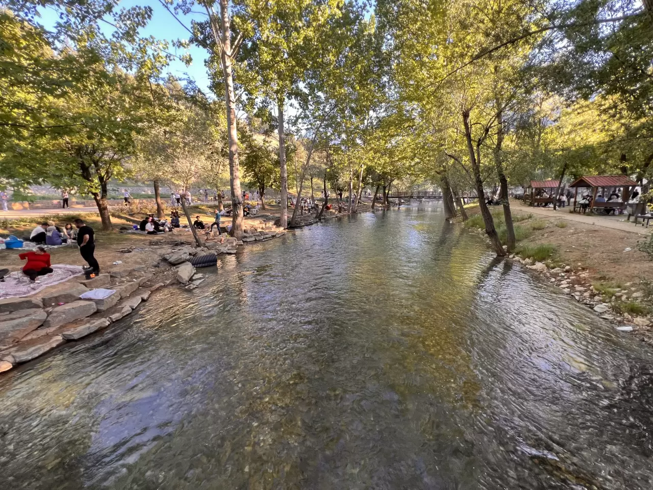 Renginin sırrı çözülemedi! Kahramanmaraş'ın gözdesi Yeşilgöz ziyaretçi akınına uğruyor 3