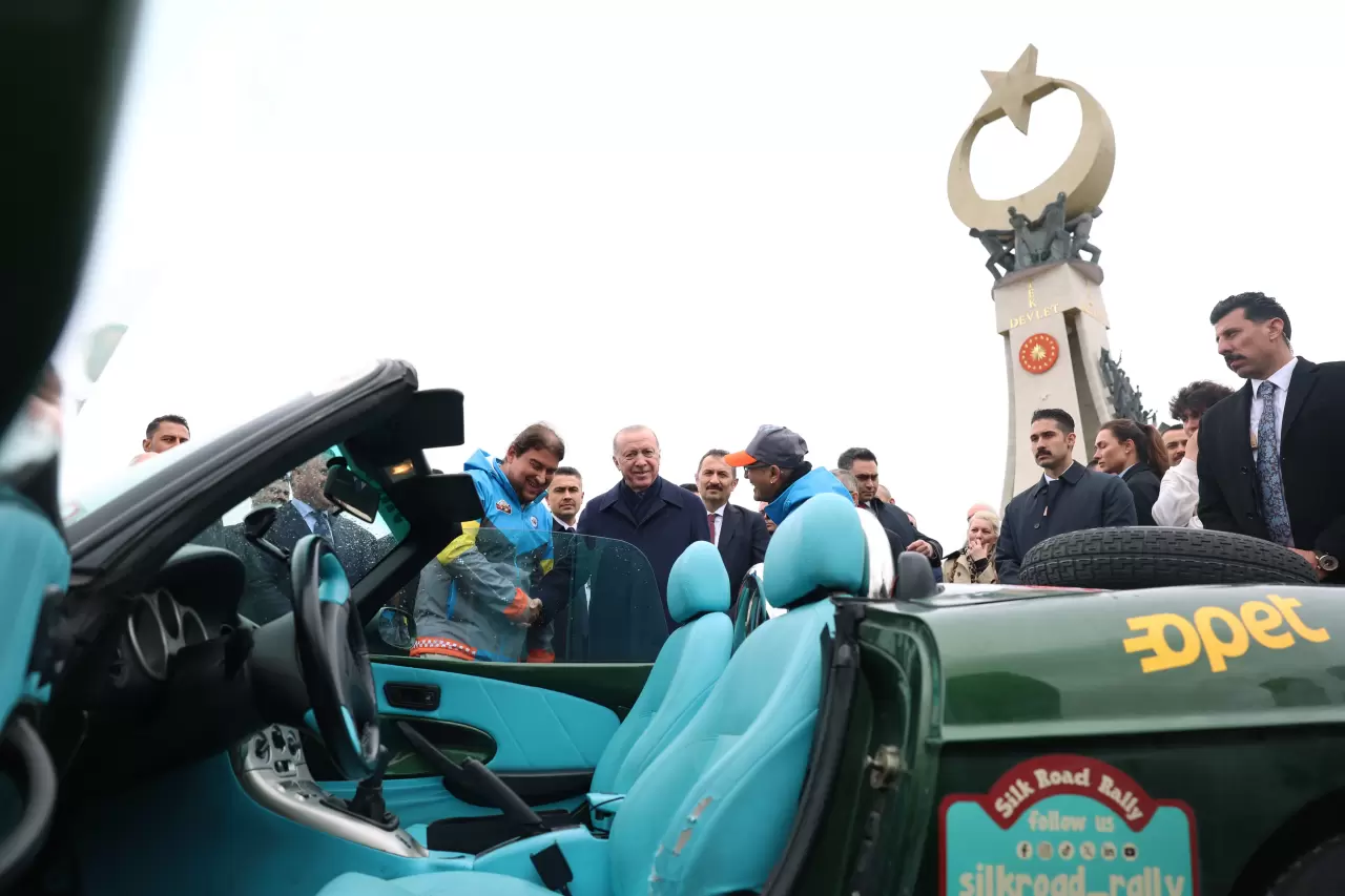Beştepe'de ralli heyecanı! Erdoğan, İpek Yolu Rallisi sporcularını uğurladı 5
