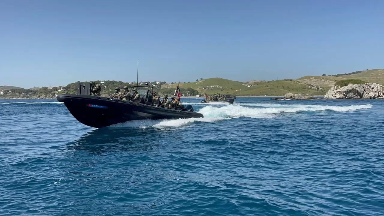 Karayel hücumbotları ilk kez İzmir'de sahneye çıktı! 2