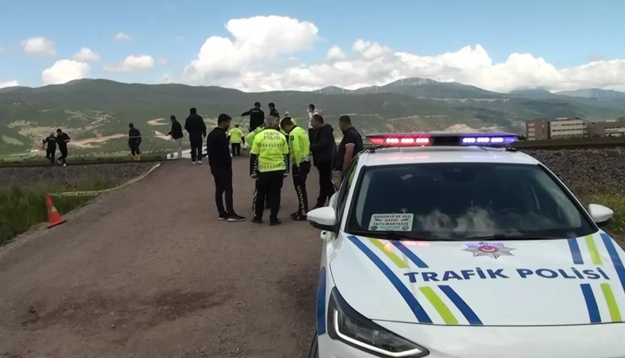 Gaziantep’te korkunç kaza! Ortaokul öğrencilerini taşıyan servis trenle çarpıştı 2