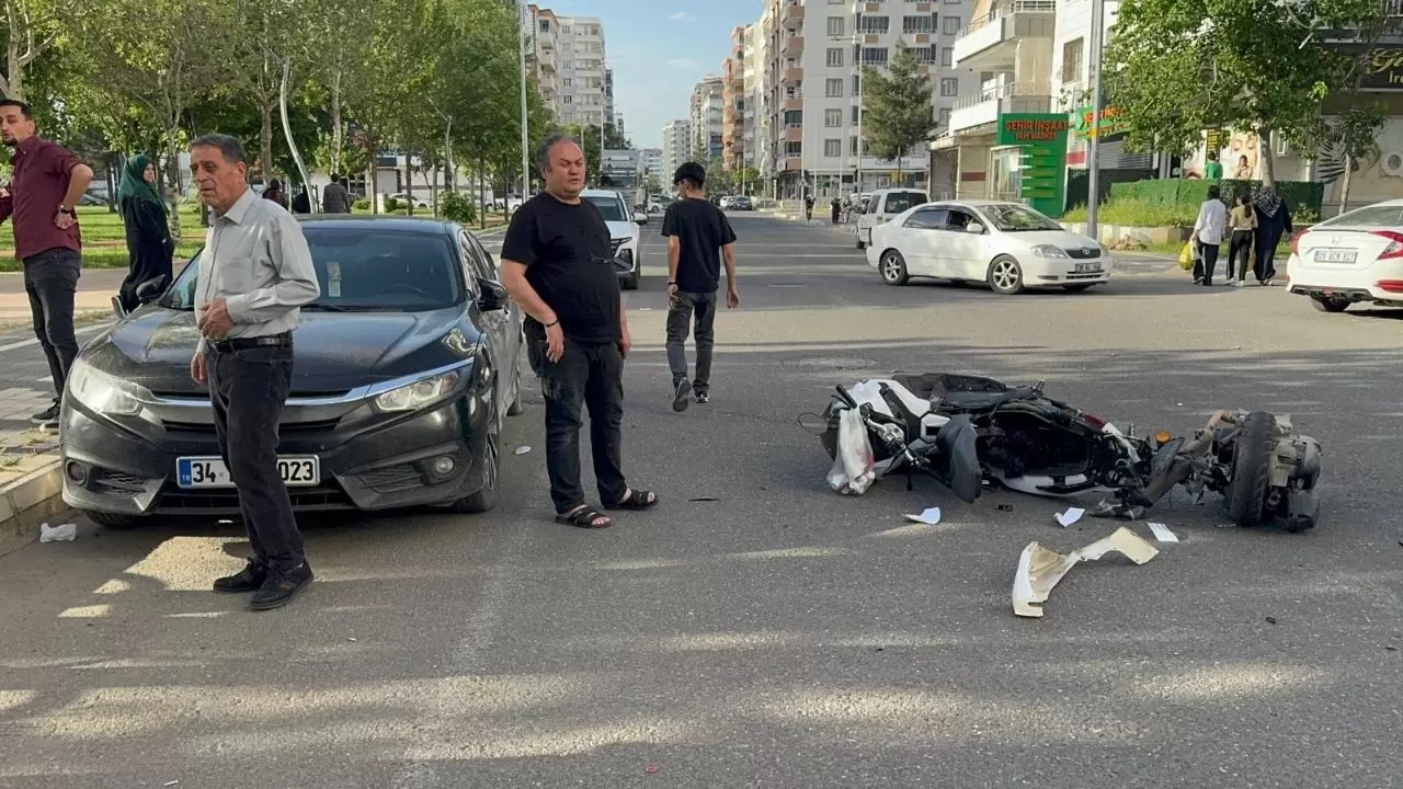 Motosiklet ikiye bölündü, sürücü ağır yaralı! 3