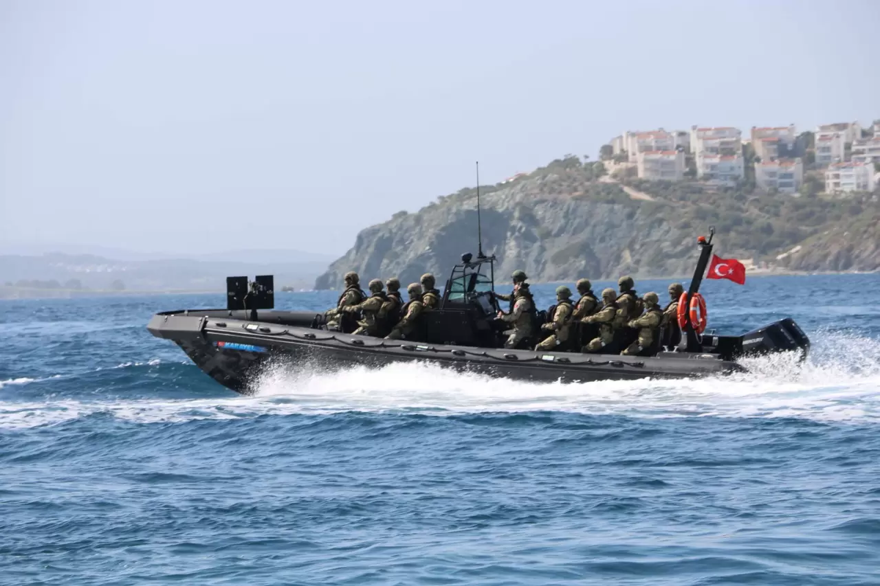 Karayel hücumbotları ilk kez İzmir'de sahneye çıktı! 3