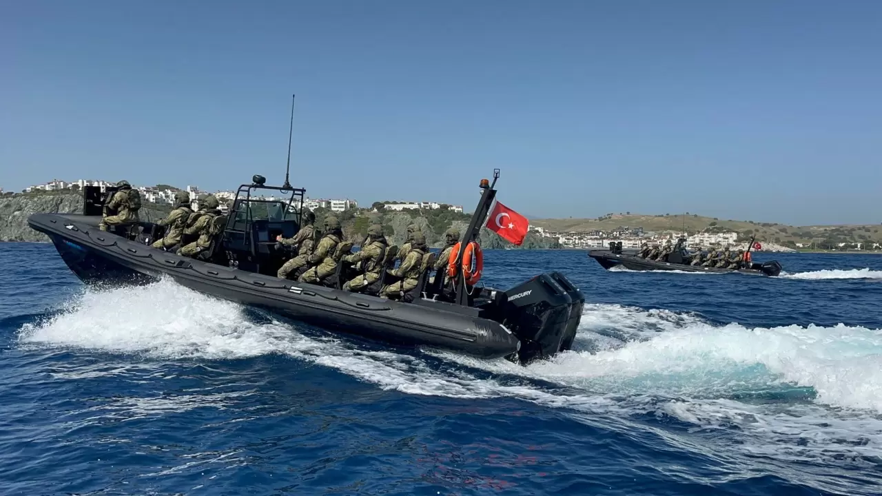Karayel hücumbotları ilk kez İzmir'de sahneye çıktı! 1