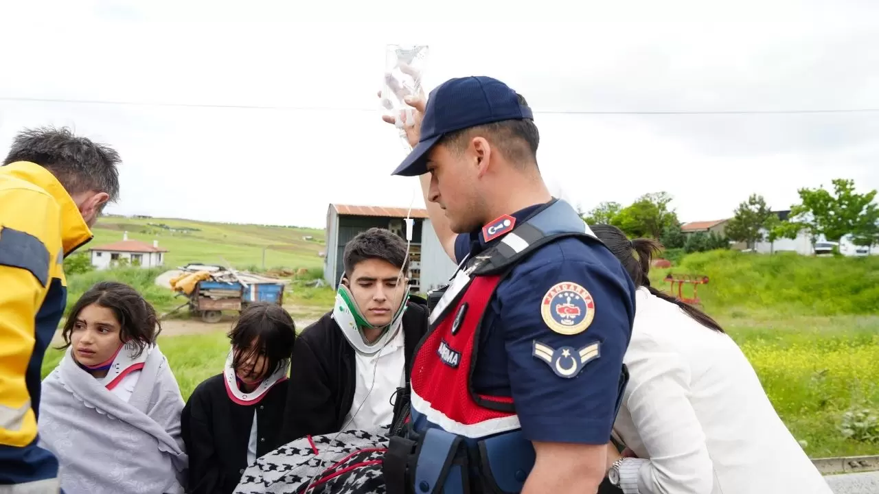 Karşı şeride geçen araç katliam gibi kazaya neden oldu! 2