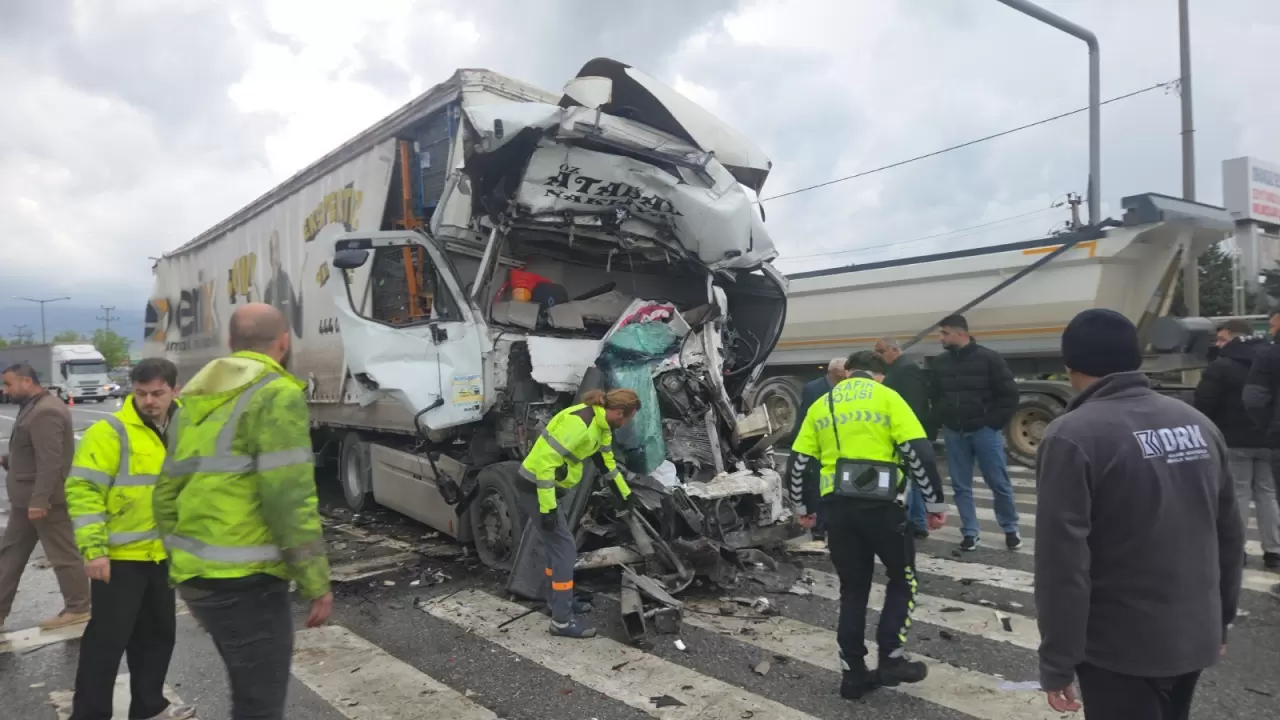 58 yaşındaki sürücü olay yerinde can verdi! 2