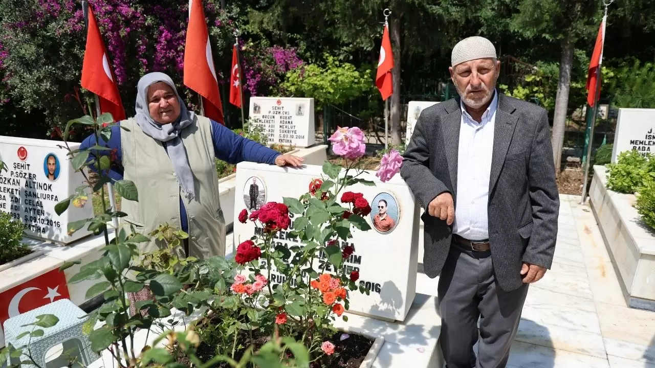 Şehitlikte bayram ibadeti sırasında yürek dağlayan sözler! 2