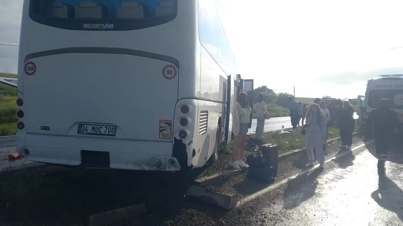 Aksaray-Nevşehir yolunda tur otobüsü kaza yaptı 6