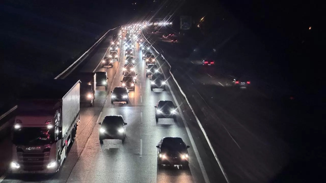 Anadolu Otoyolu'nda bayram dönüşü yoğunluğu başladı! 3