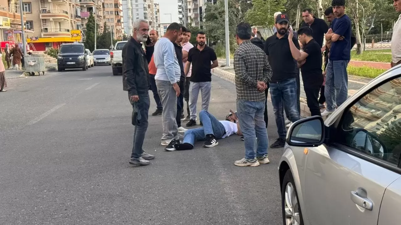 Motosiklet ikiye bölündü, sürücü ağır yaralı! 4