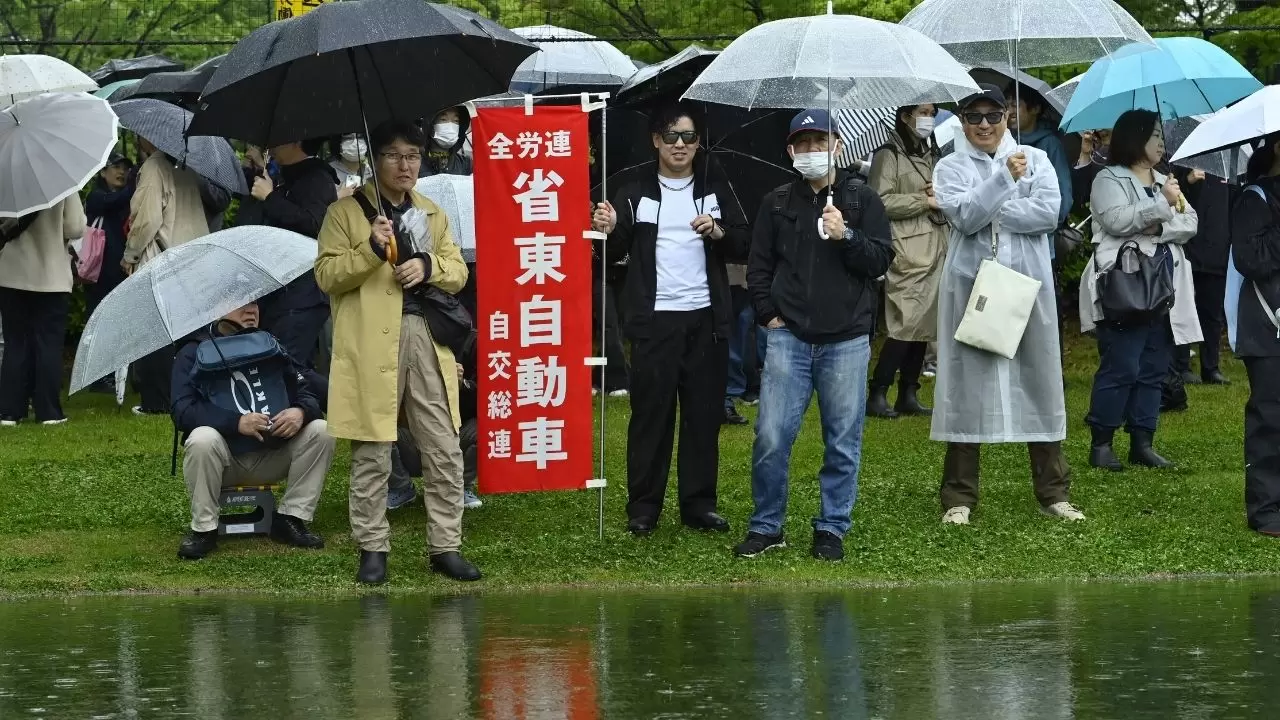Tokyo sokakları sırılsıklam ama kararlı! 97. May Day mitinginde binlerin sesi yükseldi! 6