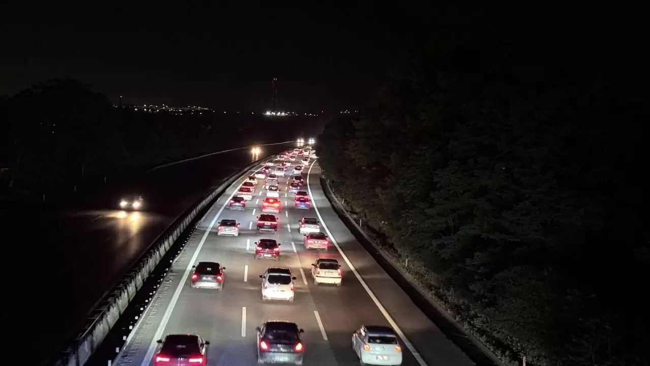 Anadolu Otoyolu'nda bayram dönüşü yoğunluğu başladı! 1