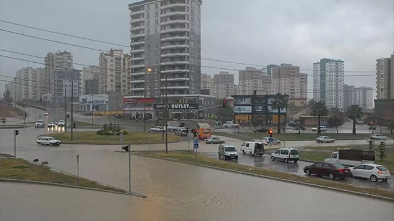 Türkiye genelinde sağanak yağış! 4