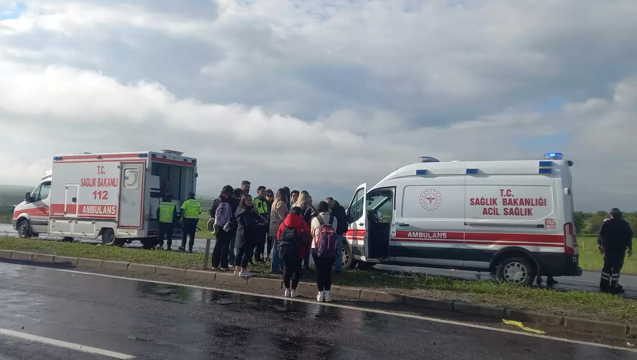 Aksaray-Nevşehir yolunda tur otobüsü kaza yaptı 5